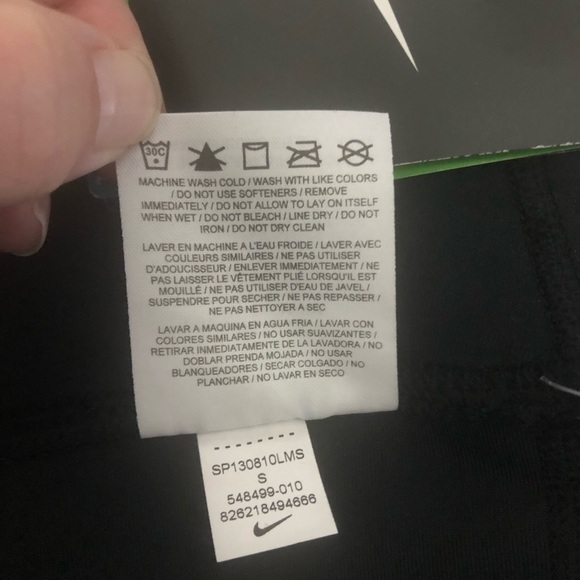 NIKE NWT DriFIT Training Crop / Clam Diggers in Black - Picture 6 of 8